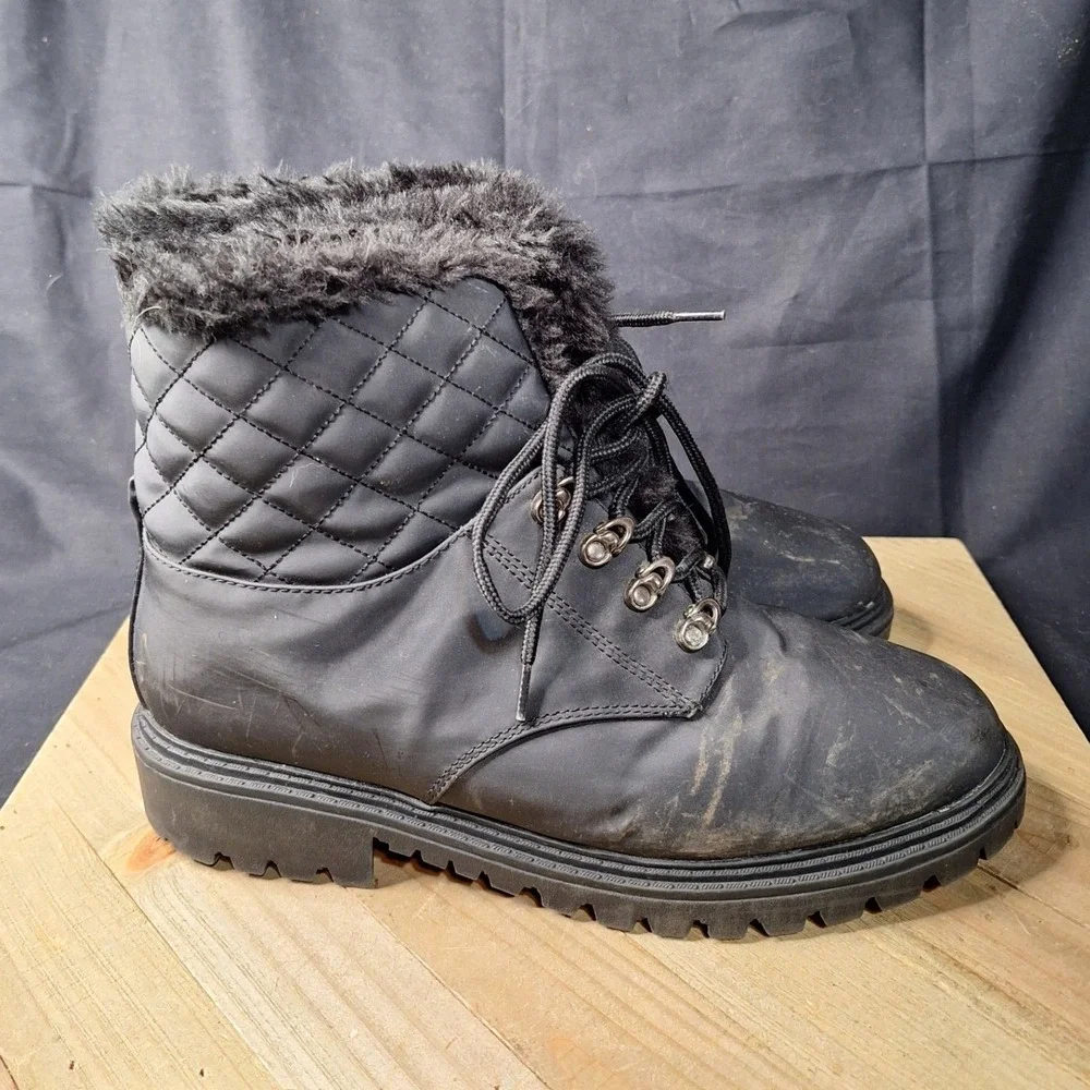 Khombu Black Quilted Faux Fur Lined Lace Up Winter Boots Lug Sole Womens size 10